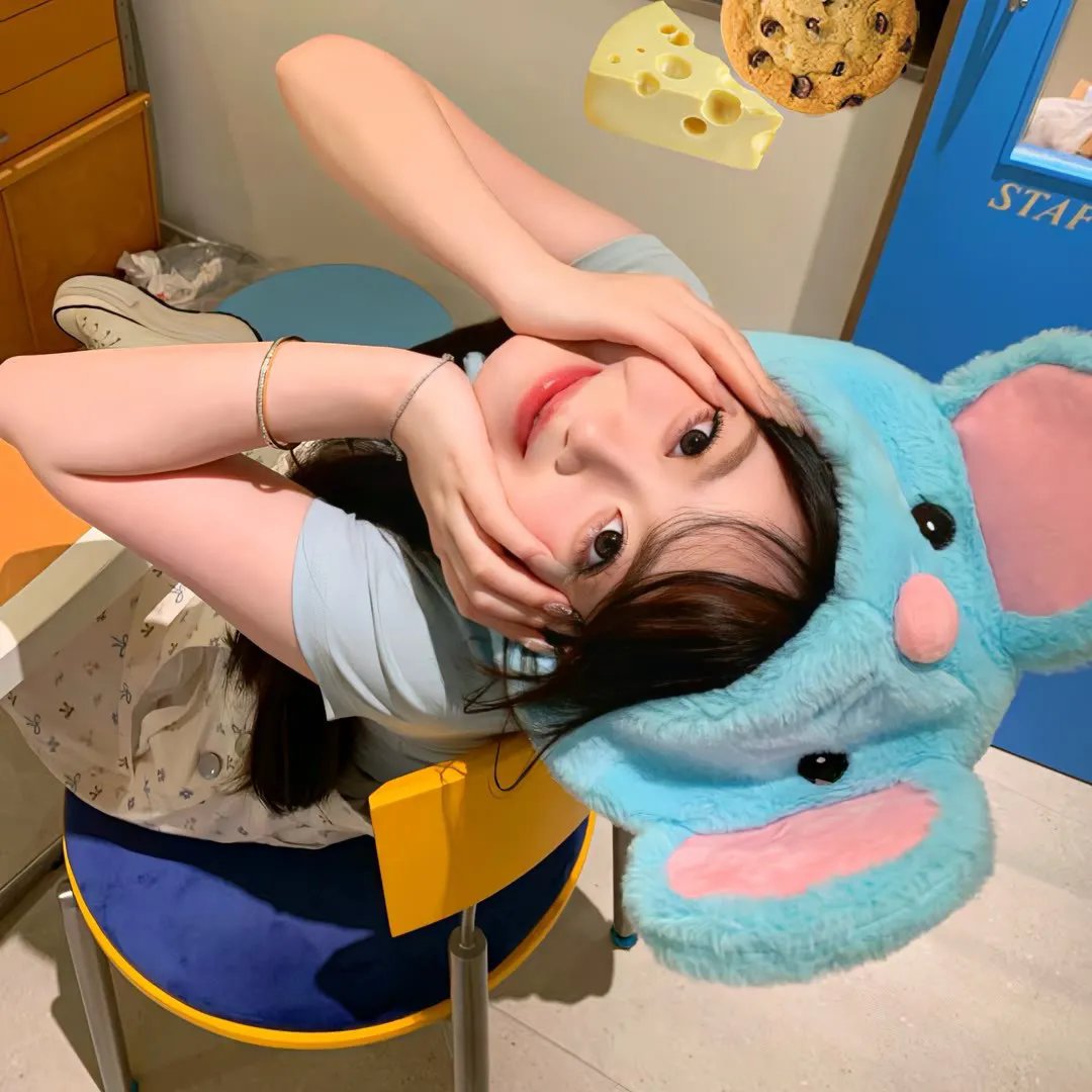 星与月是天上的洞海报